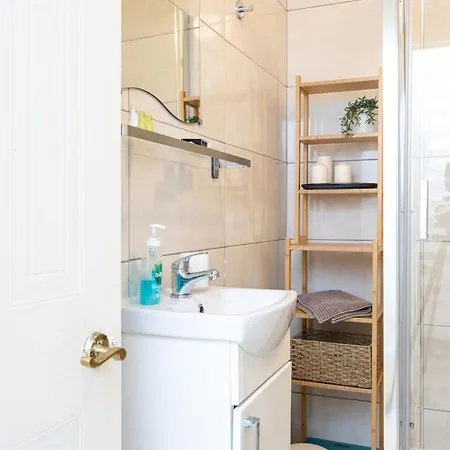 דירה 2br With Balcony *